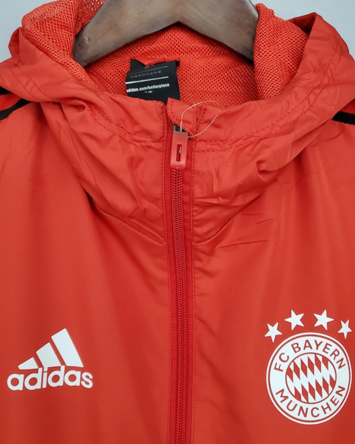 BAYERN MUNCHEN WINDBREAKER with hoodie (2019-20) - Jersey Legends