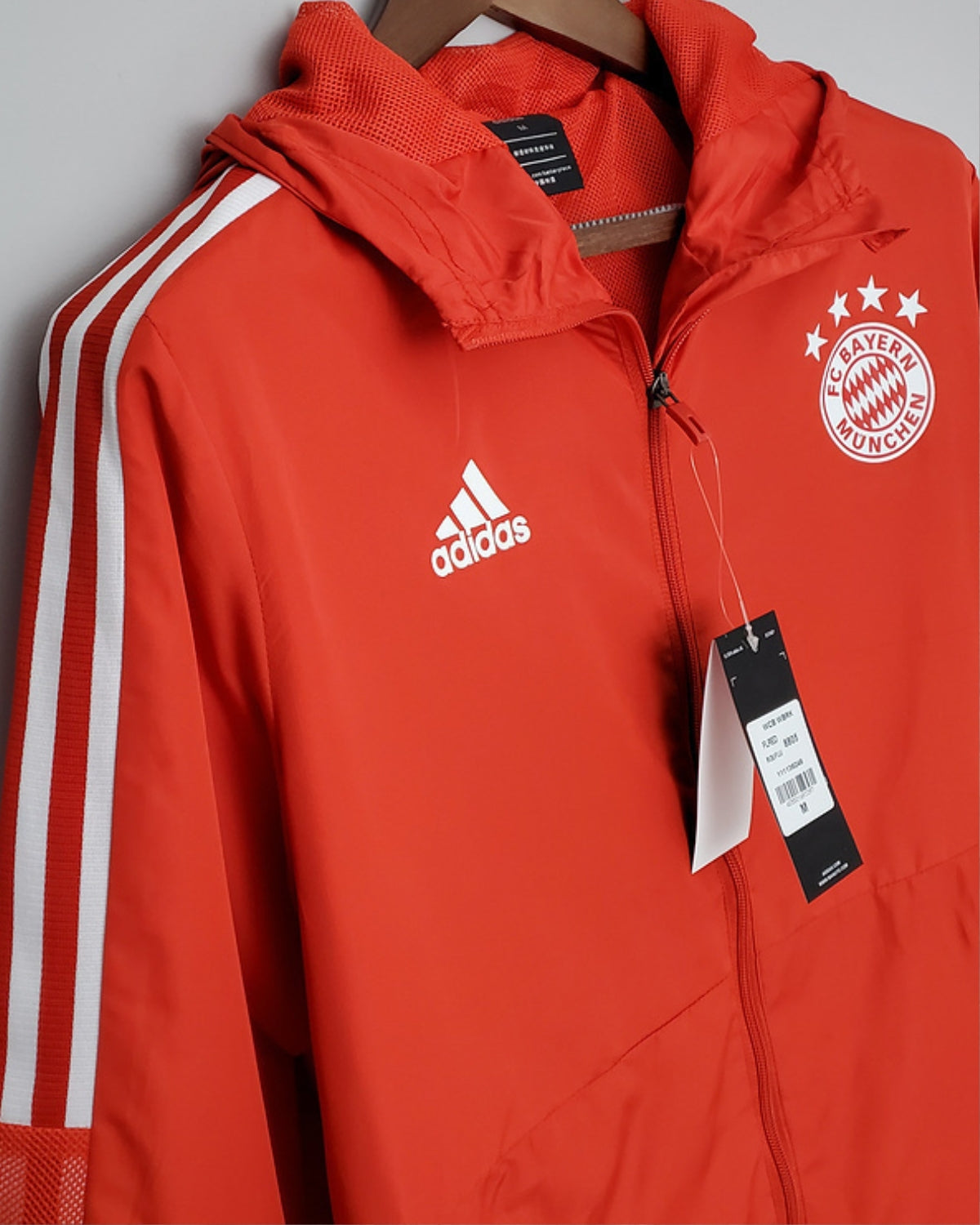 BAYERN MUNCHEN WINDBREAKER with hoodie (2019-20) - Jersey Legends