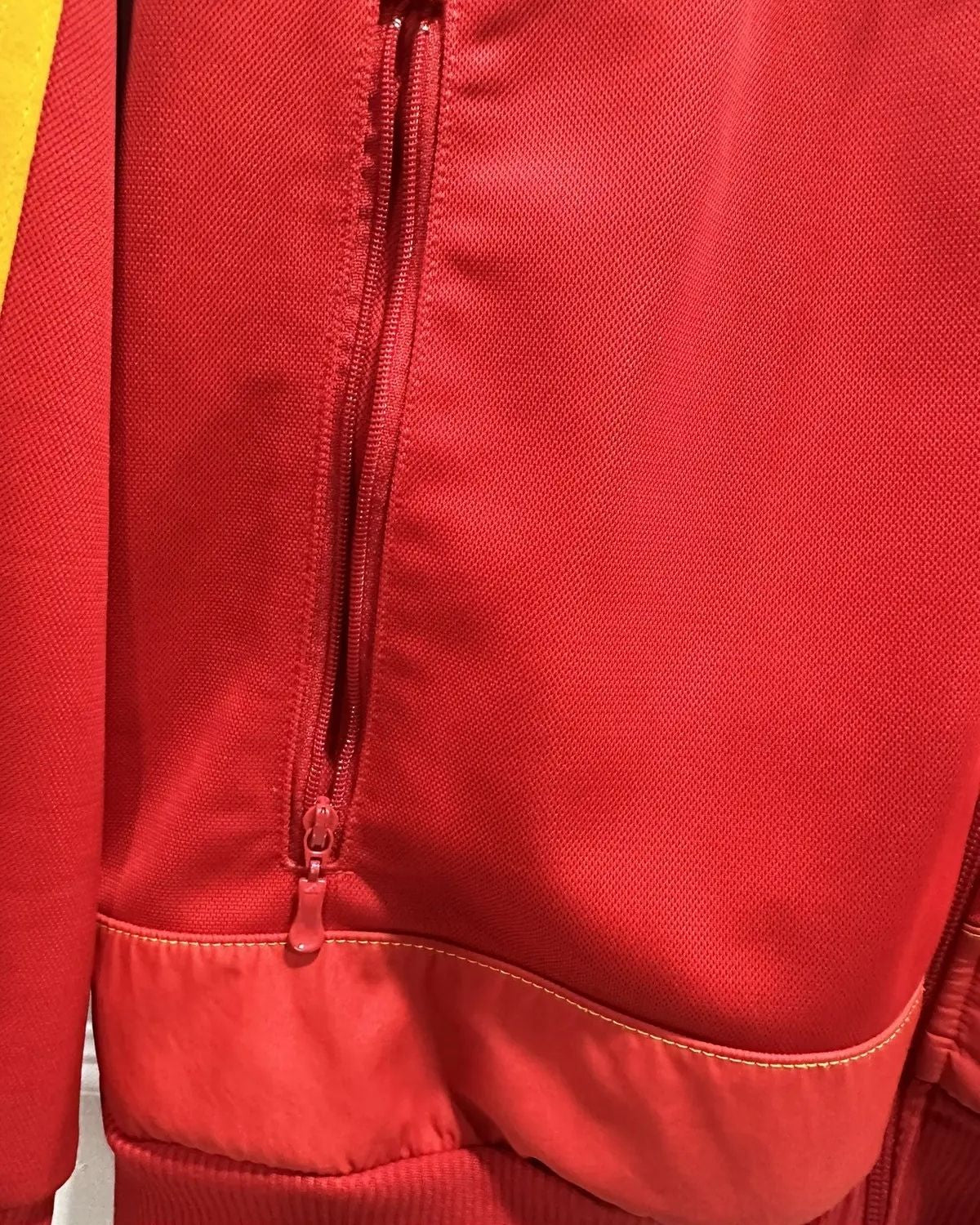 SPAIN WINDBREAKER (2010-11) - Jersey Legends