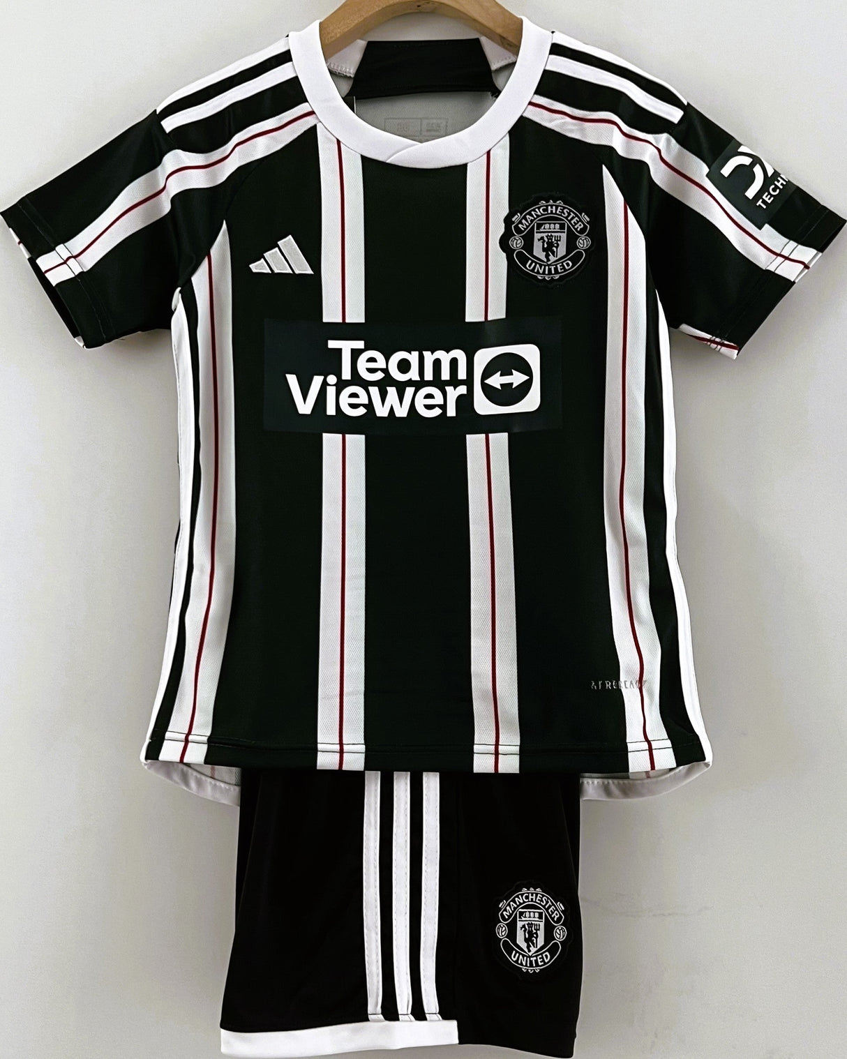 MANCHESTER UNITED kid kit