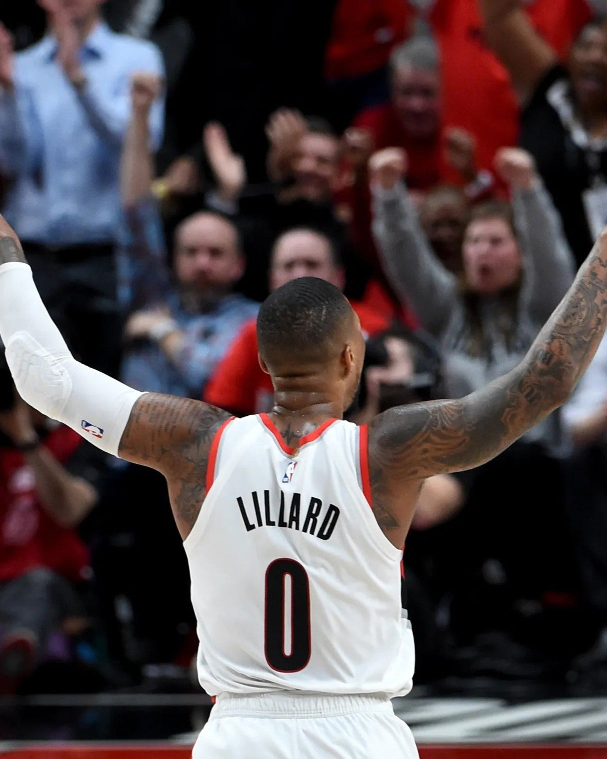 LILLARD DAMIAN (MIL)