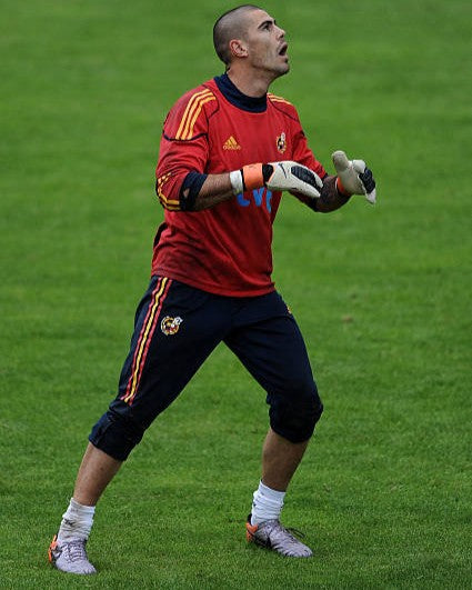 SPAIN WINDBREAKER (2010-11) - Jersey Legends