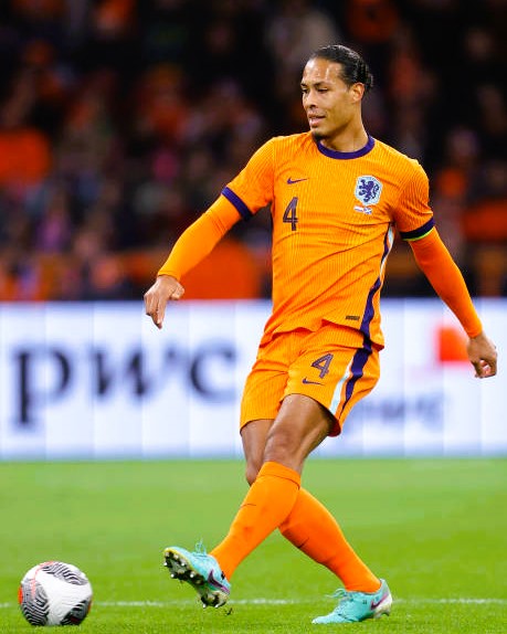 VAN DIJK VIRGIL 2024-25 (Hol)