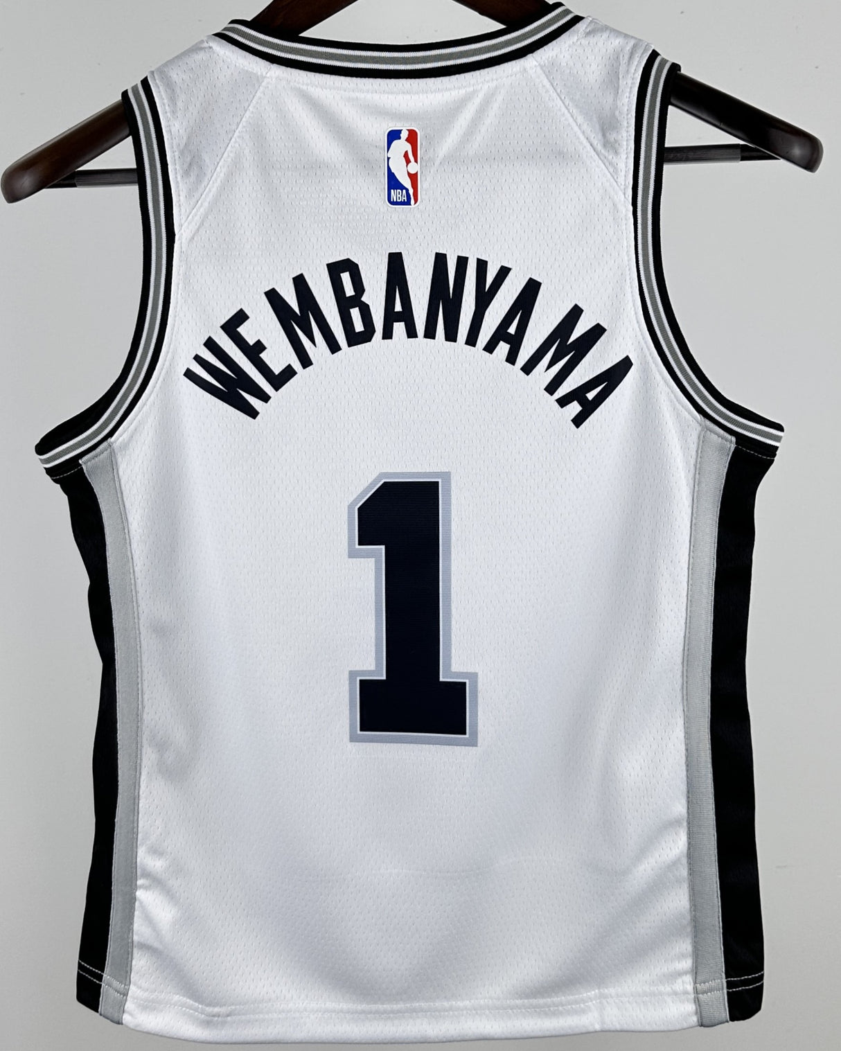 WEMBANYAMA VICTOR (kid jersey)